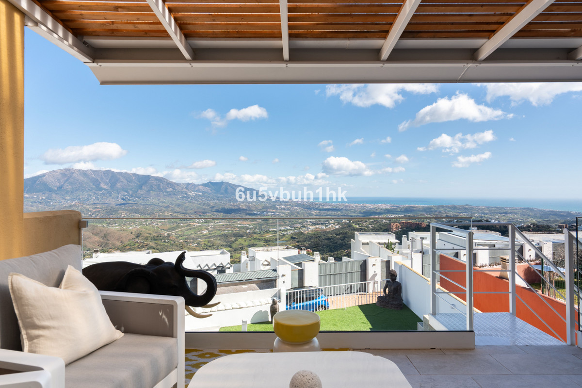 4 Bed Townhouse for sale in La Mairena Costa Del Sol, Málaga, Spain