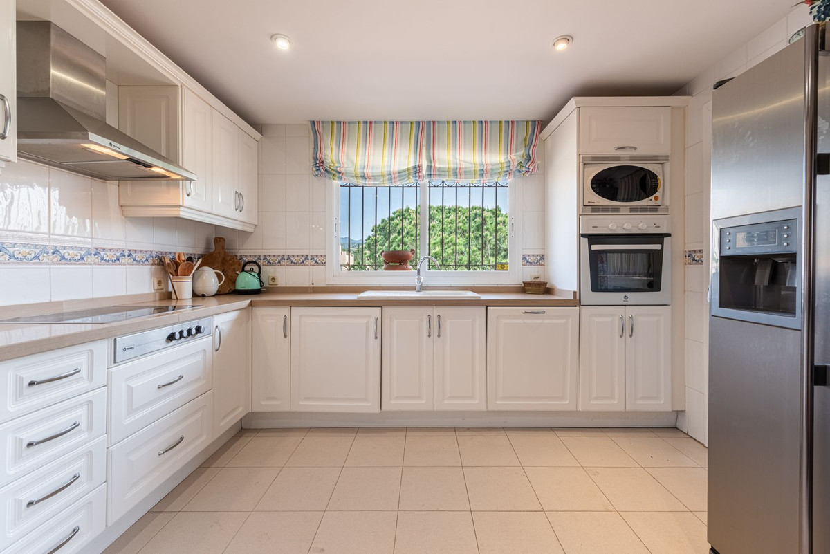 4 Bed Apartment for sale in Elviria Costa Del Sol, Málaga, Spain