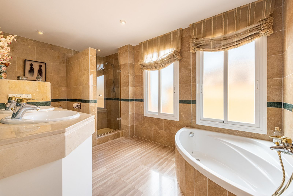 4 Bed Apartment for sale in Elviria Costa Del Sol, Málaga, Spain
