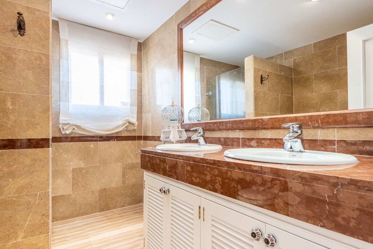 4 Bed Apartment for sale in Elviria Costa Del Sol, Málaga, Spain