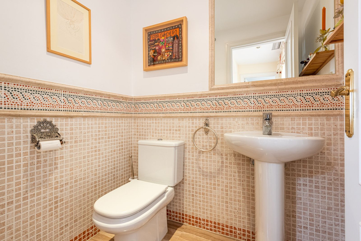 4 Bed Apartment for sale in Elviria Costa Del Sol, Málaga, Spain