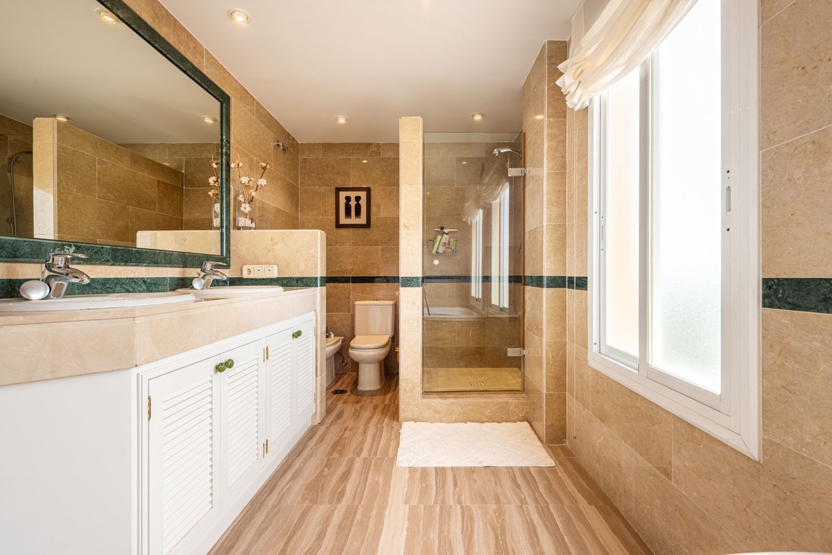 4 Bed Apartment for sale in Elviria Costa Del Sol, Málaga, Spain