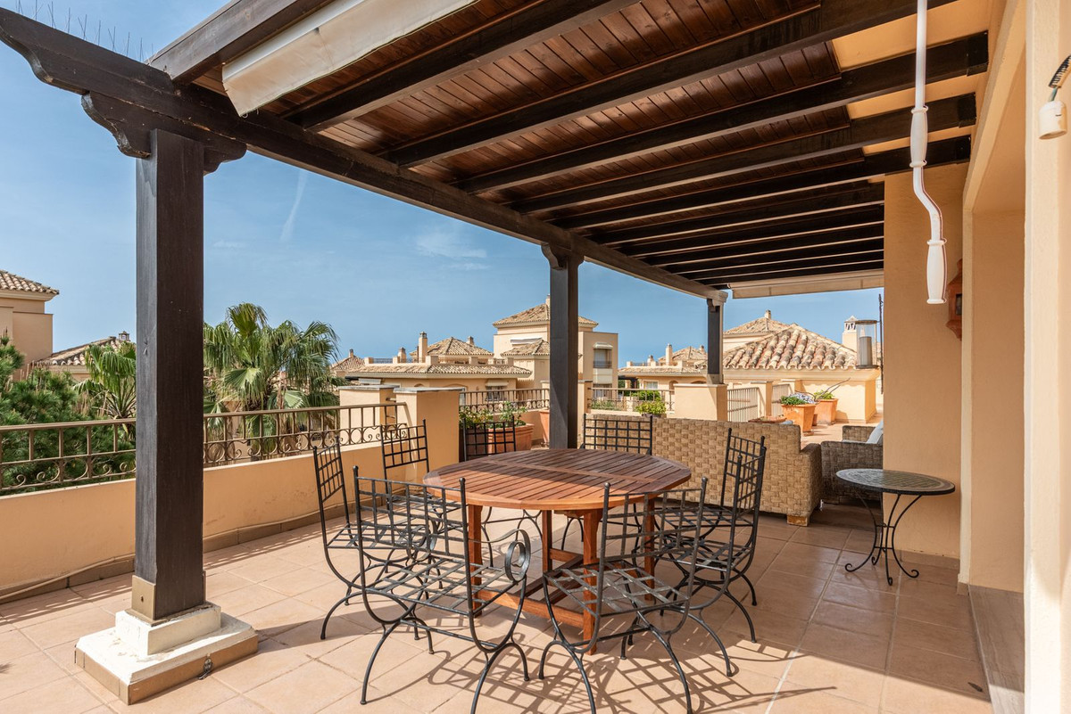 4 Bed Apartment for sale in Elviria Costa Del Sol, Málaga, Spain