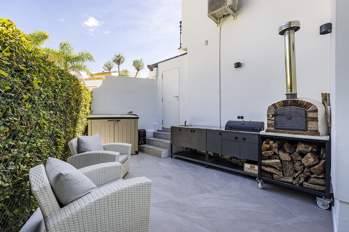 5 Bed Townhouse for sale in Estepona Costa Del Sol, Málaga, Spain