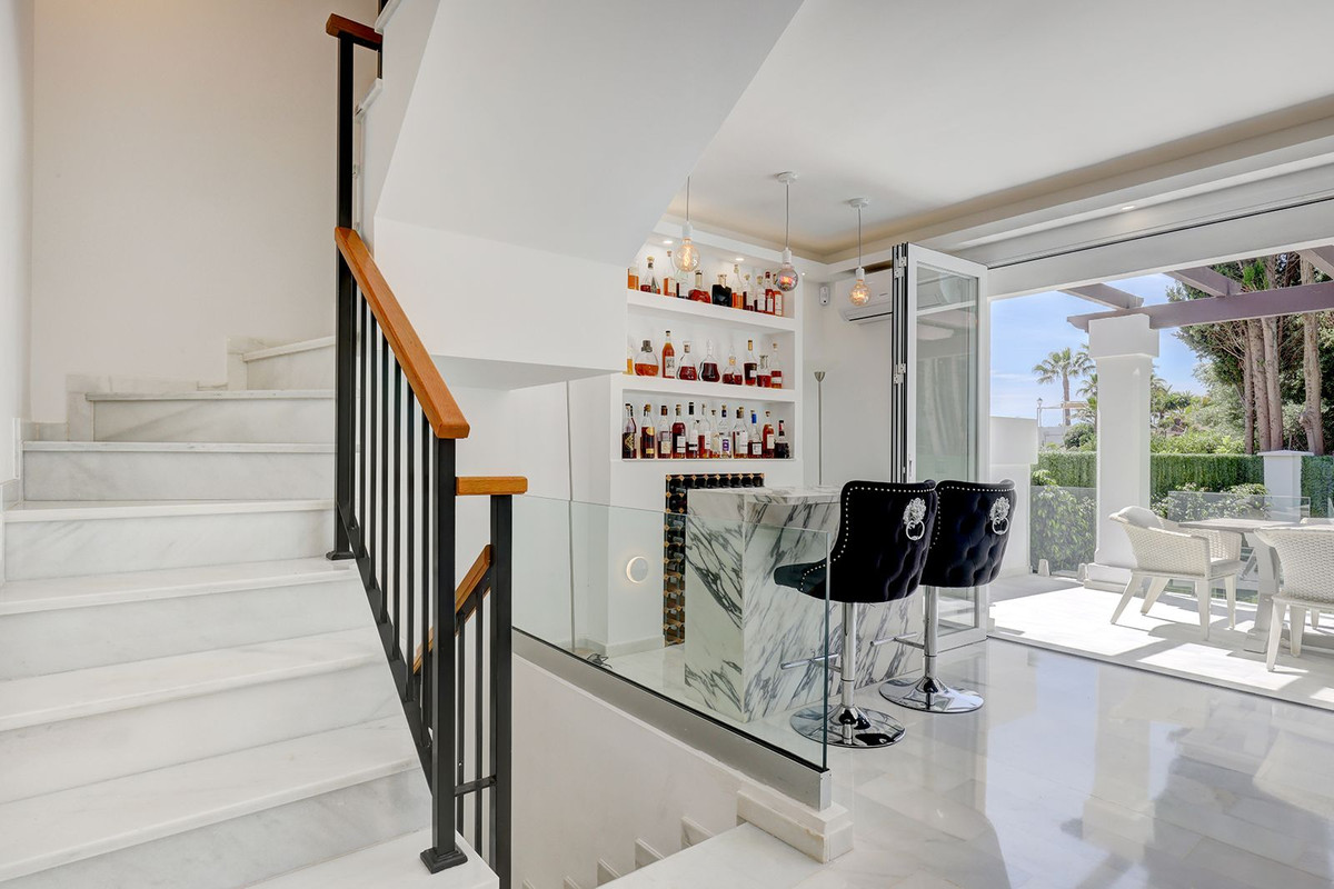 5 Bed Townhouse for sale in Estepona Costa Del Sol, Málaga, Spain