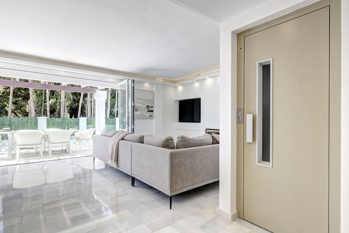 5 Bed Townhouse for sale in Estepona Costa Del Sol, Málaga, Spain