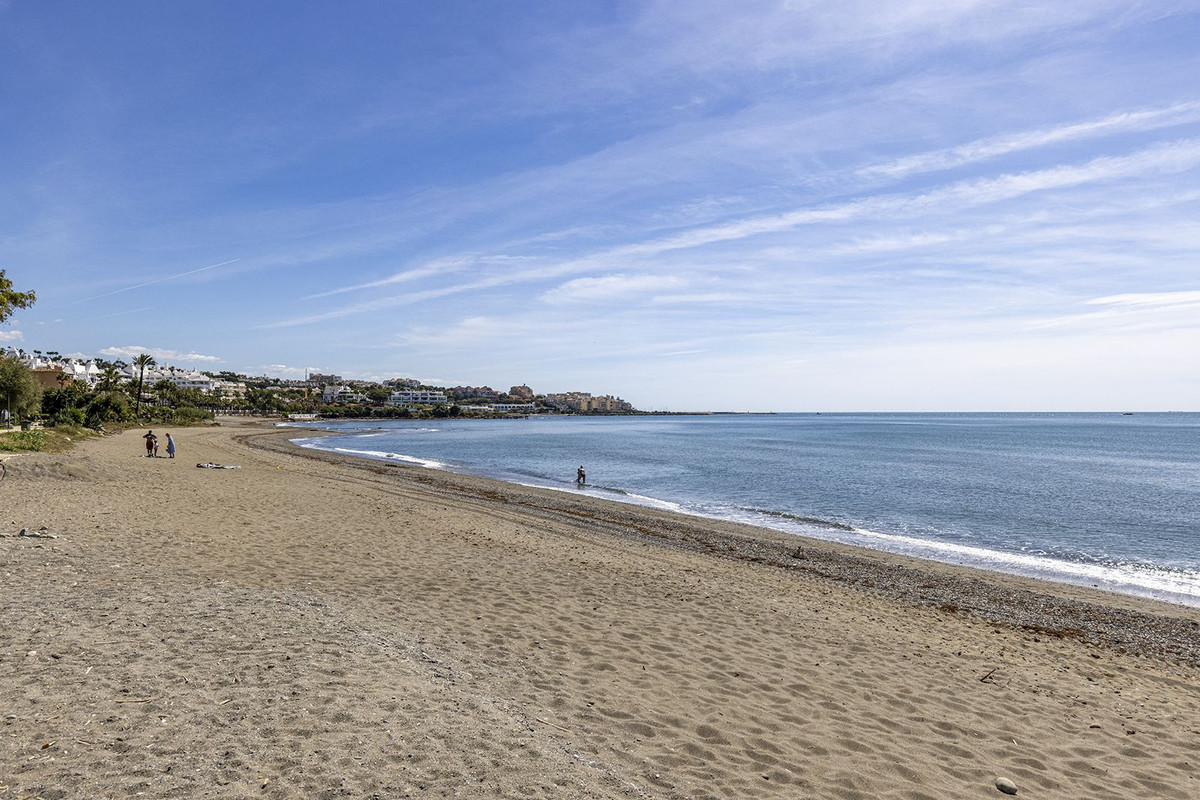 5 Bed Townhouse for sale in Estepona Costa Del Sol, Málaga, Spain