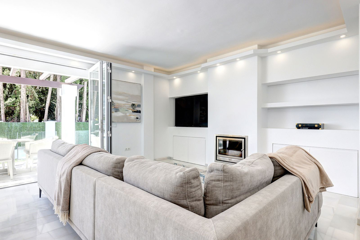 5 Bed Townhouse for sale in Estepona Costa Del Sol, Málaga, Spain