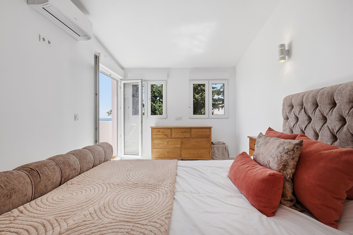 5 Bed Townhouse for sale in Estepona Costa Del Sol, Málaga, Spain