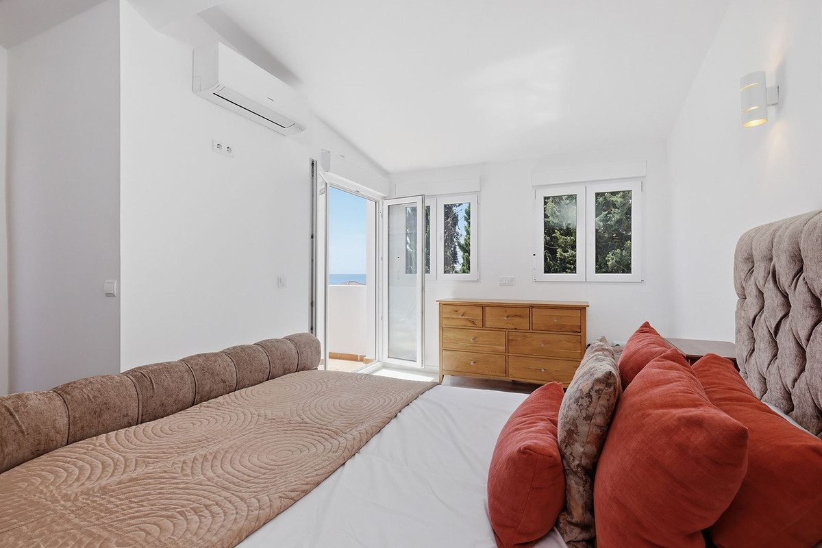 5 Bed Townhouse for sale in Estepona Costa Del Sol, Málaga, Spain