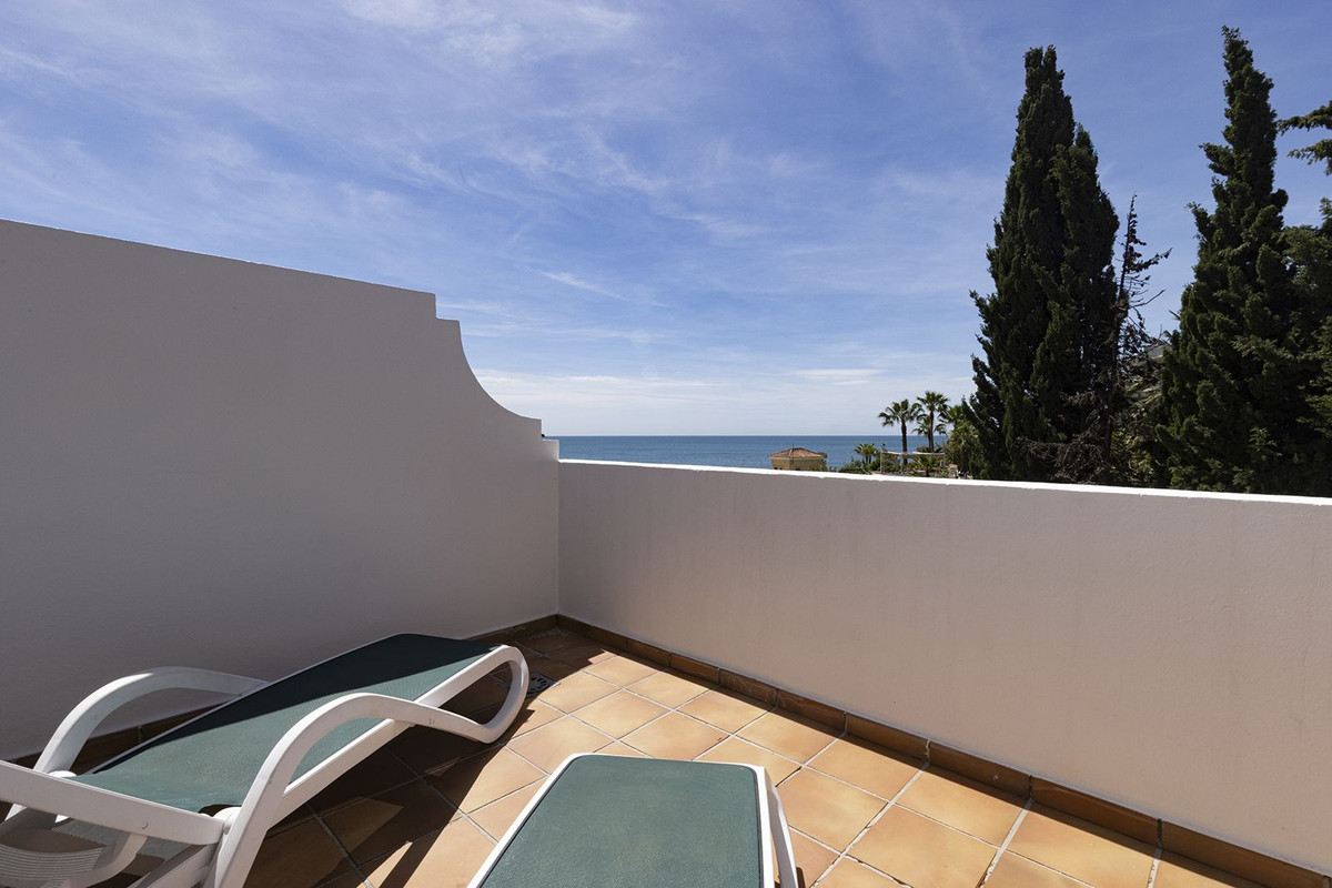 5 Bed Townhouse for sale in Estepona Costa Del Sol, Málaga, Spain