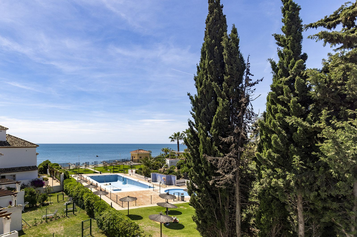 5 Bed Townhouse for sale in Estepona Costa Del Sol, Málaga, Spain