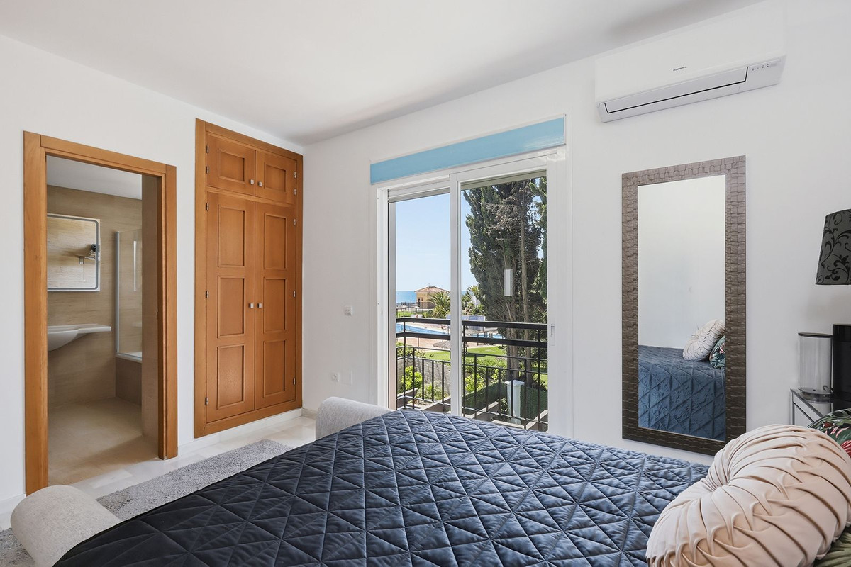 5 Bed Townhouse for sale in Estepona Costa Del Sol, Málaga, Spain