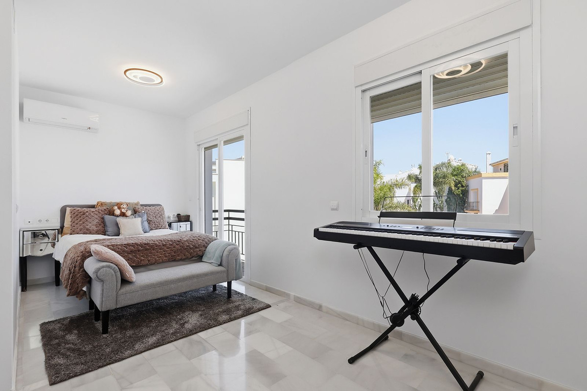 5 Bed Townhouse for sale in Estepona Costa Del Sol, Málaga, Spain