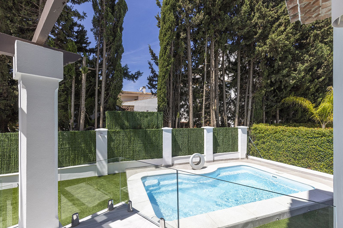 5 Bed Townhouse for sale in Estepona Costa Del Sol, Málaga, Spain