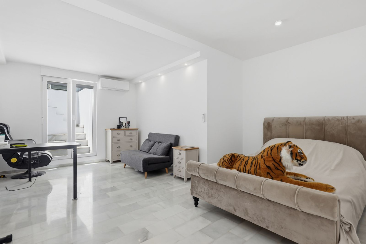 5 Bed Townhouse for sale in Estepona Costa Del Sol, Málaga, Spain