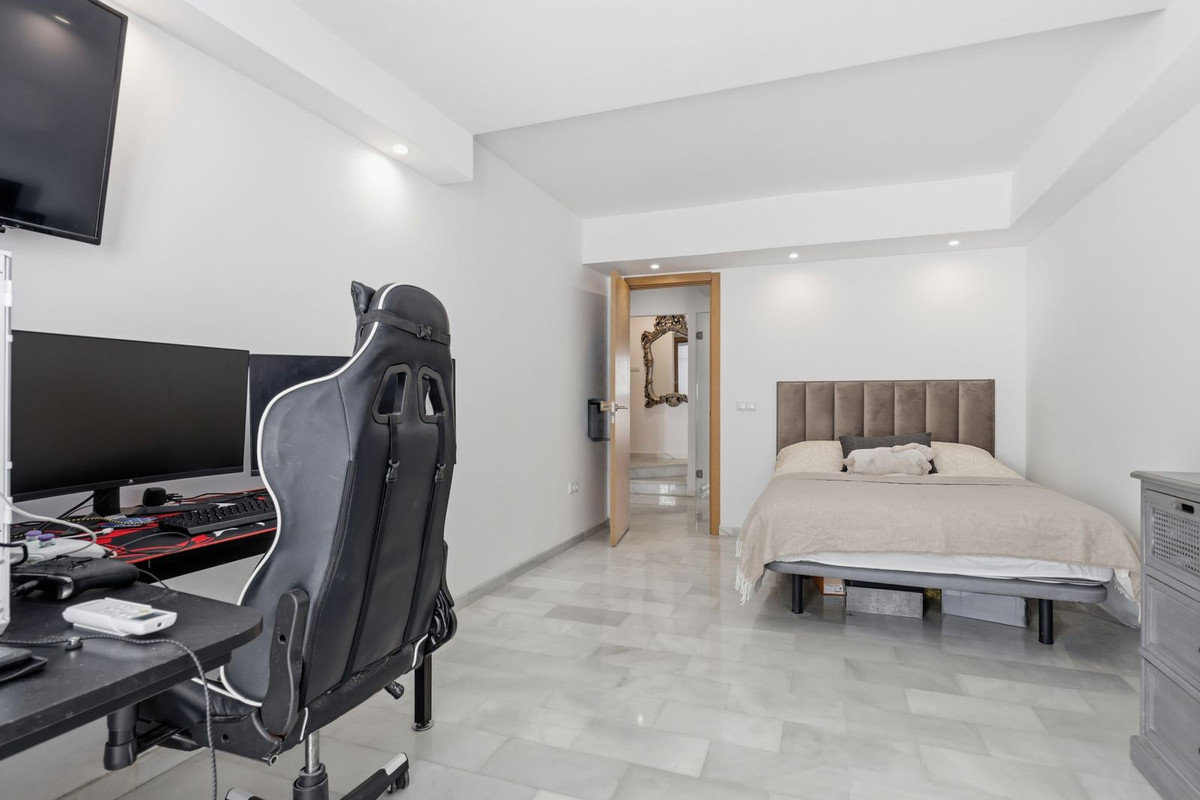 5 Bed Townhouse for sale in Estepona Costa Del Sol, Málaga, Spain