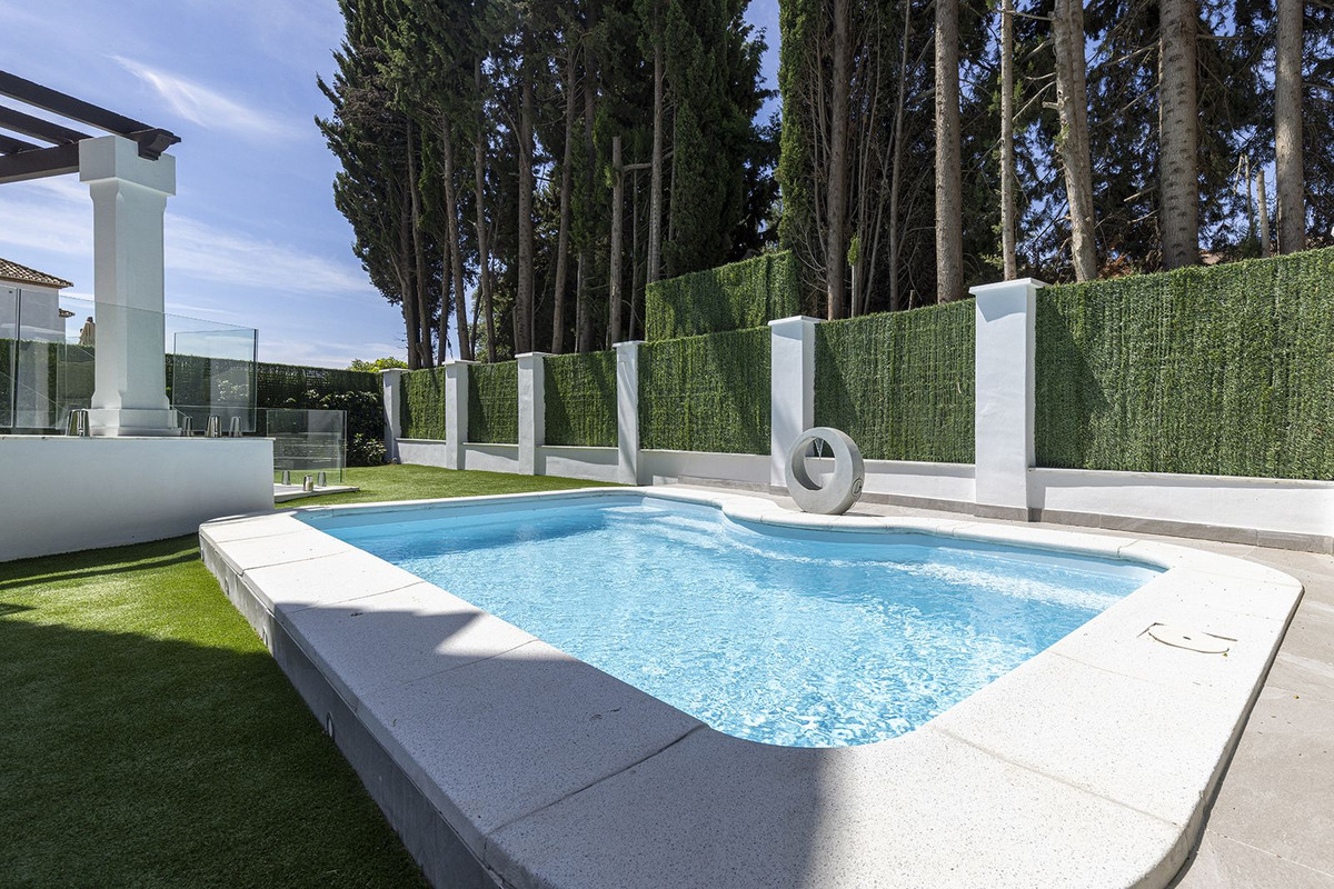 5 Bed Townhouse for sale in Estepona Costa Del Sol, Málaga, Spain