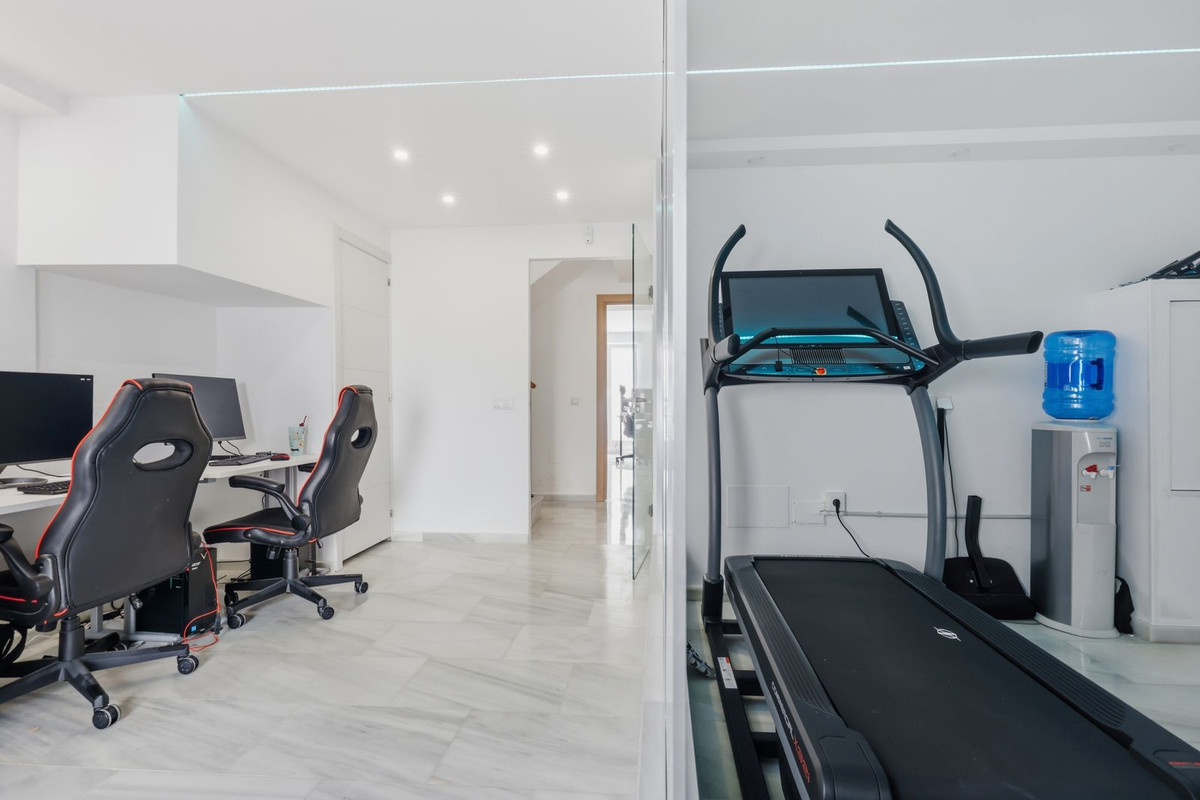 5 Bed Townhouse for sale in Estepona Costa Del Sol, Málaga, Spain