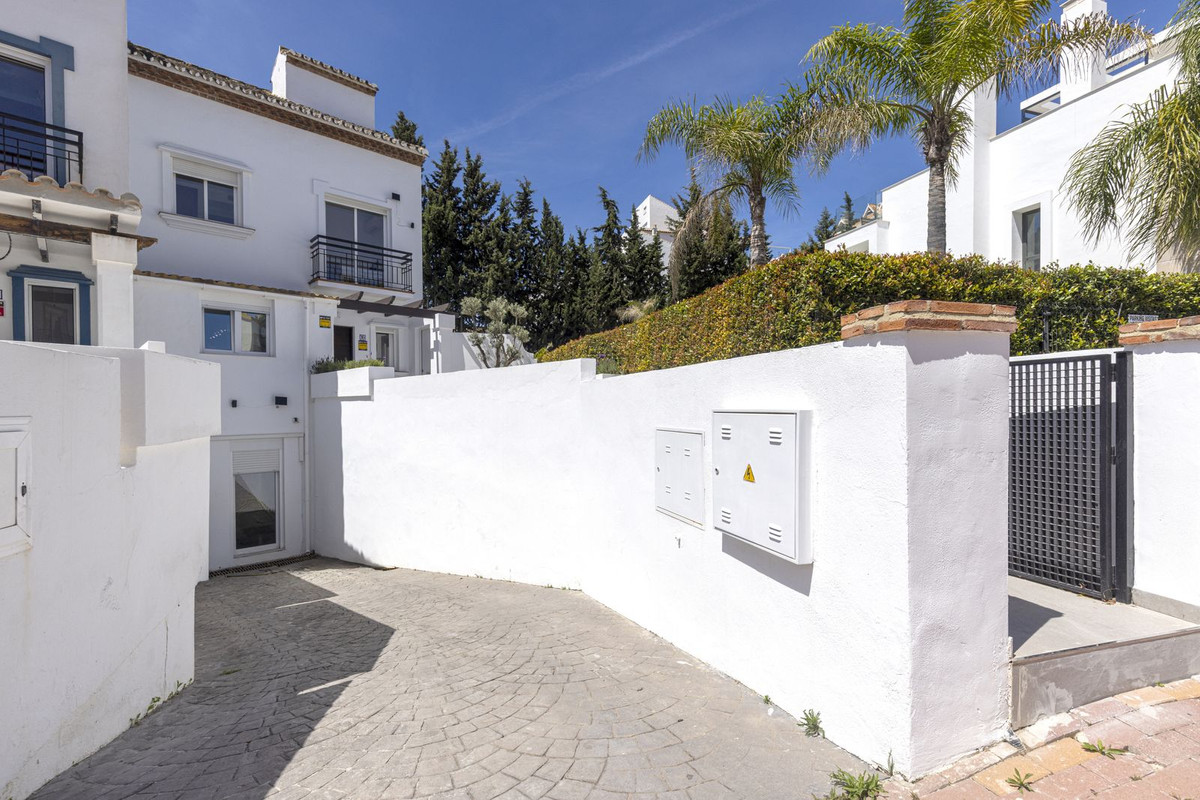 5 Bed Townhouse for sale in Estepona Costa Del Sol, Málaga, Spain