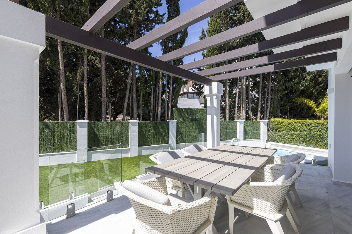 5 Bed Townhouse for sale in Estepona Costa Del Sol, Málaga, Spain