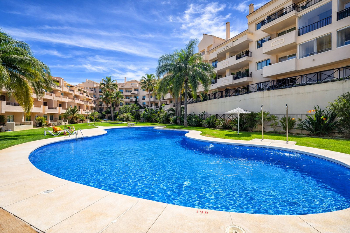 Se vende Apartamento Planta Media de 2 dormitorios en Costa Del Sol, Málaga, España