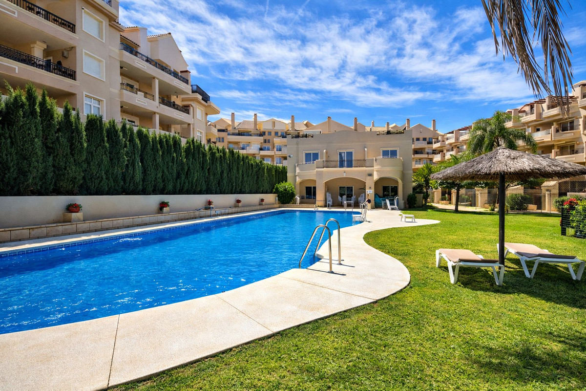 Se vende Apartamento Planta Media de 2 dormitorios en Costa Del Sol, Málaga, España