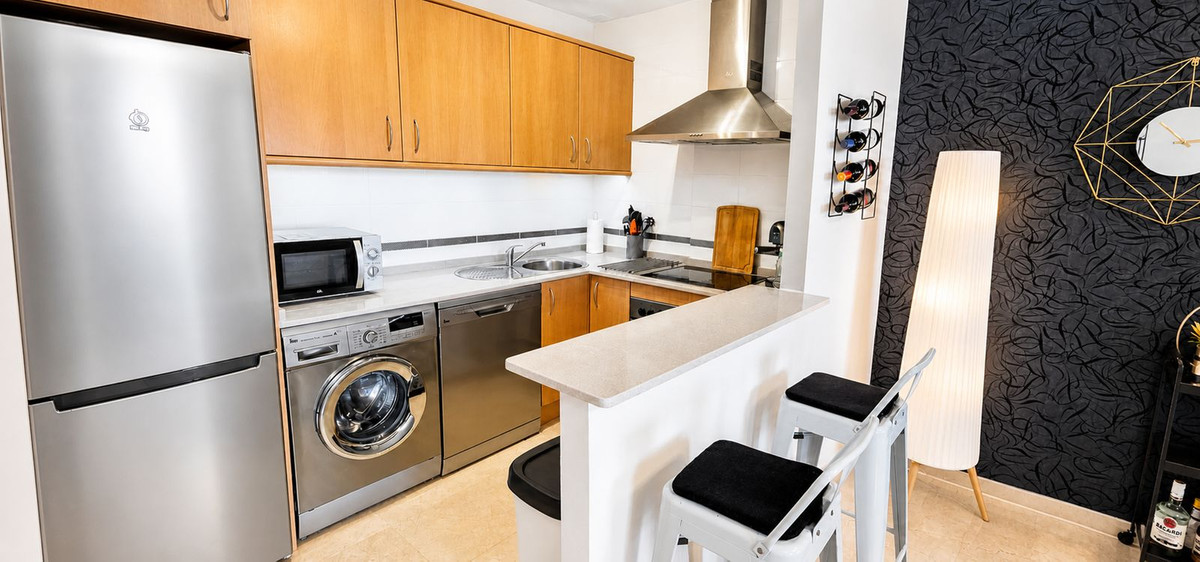 Se vende Apartamento Planta Media de 2 dormitorios en Costa Del Sol, Málaga, España