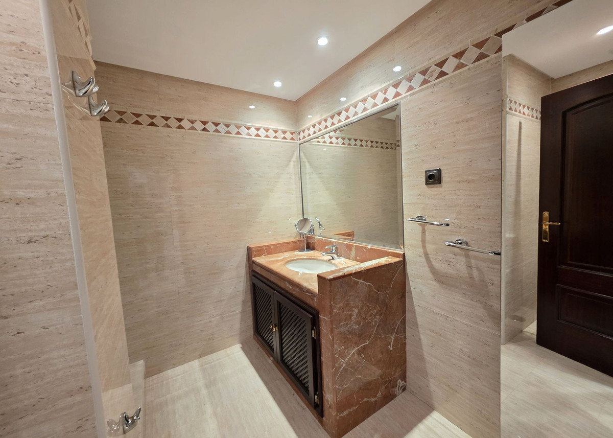 3 Bed Apartment for sale in La Mairena Costa Del Sol, Málaga, Spain