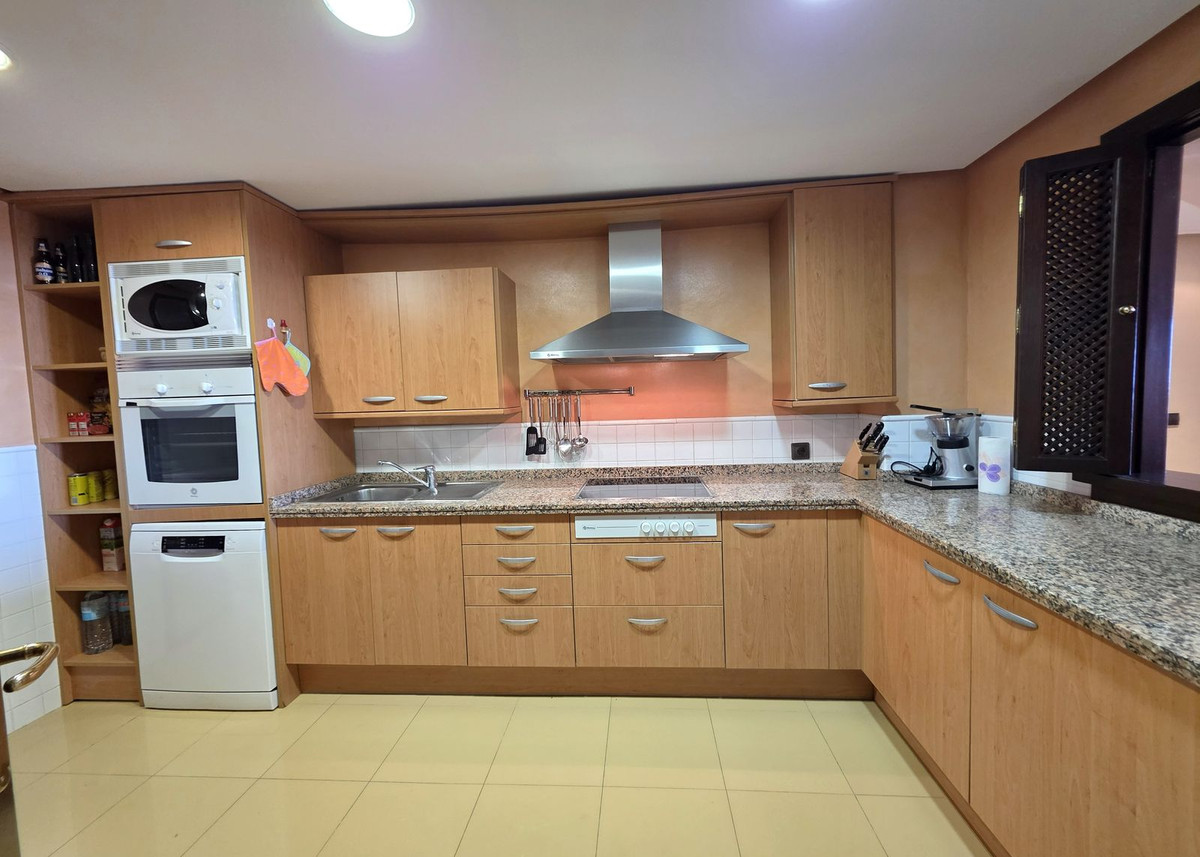3 Bed Apartment for sale in La Mairena Costa Del Sol, Málaga, Spain