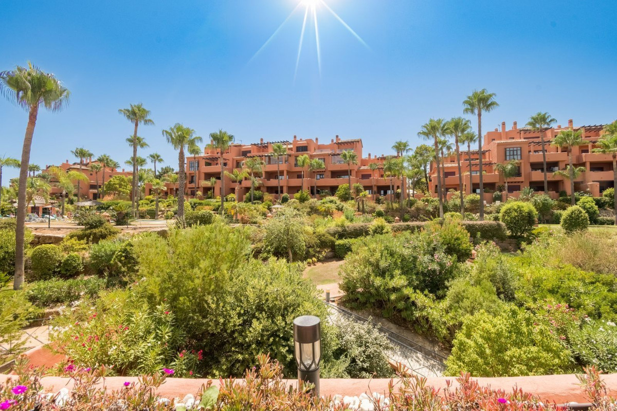 3 Bed Apartment for sale in La Mairena Costa Del Sol, Málaga, Spain
