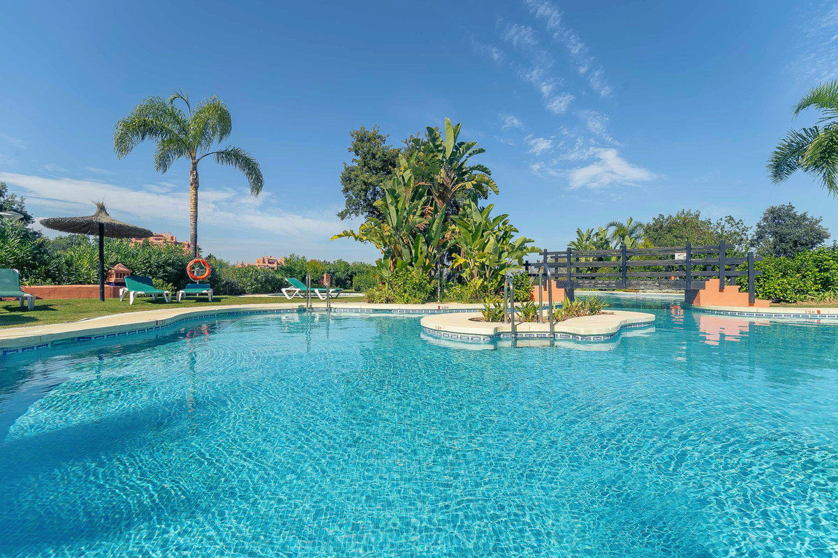 3 Bed Apartment for sale in La Mairena Costa Del Sol, Málaga, Spain