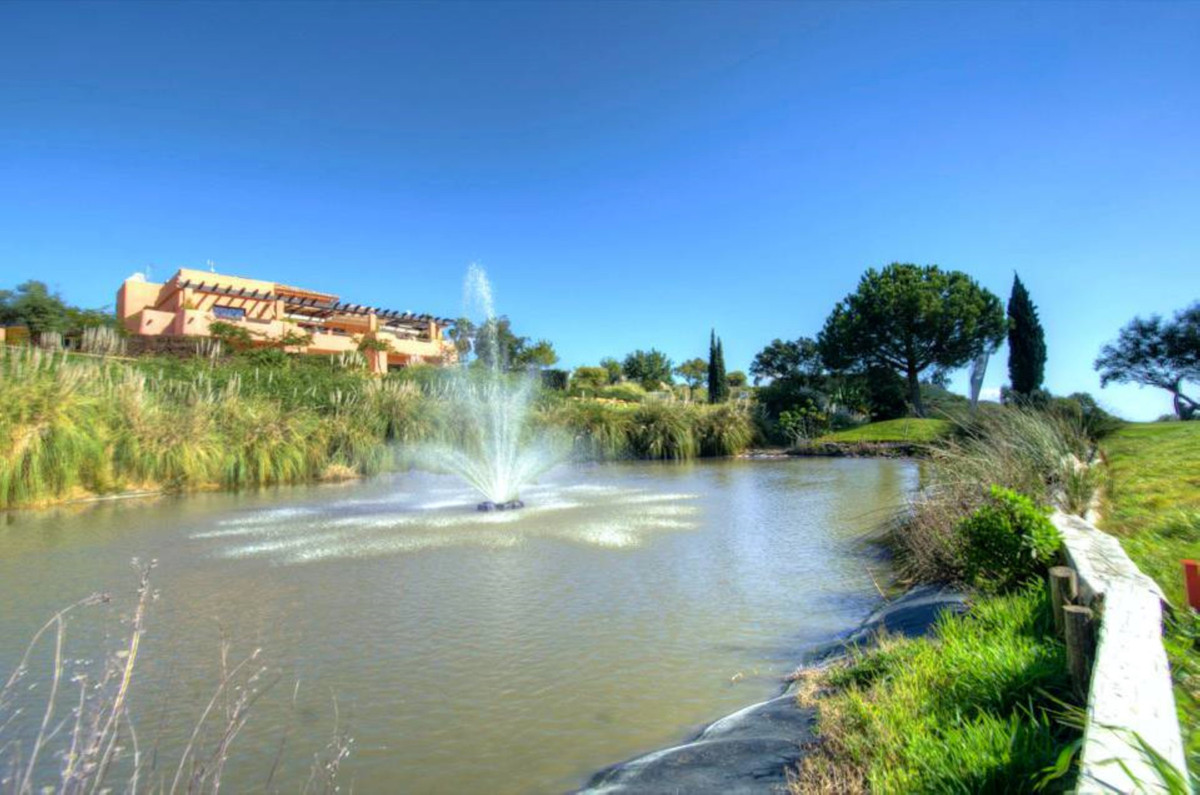 3 Bed Apartment for sale in La Mairena Costa Del Sol, Málaga, Spain