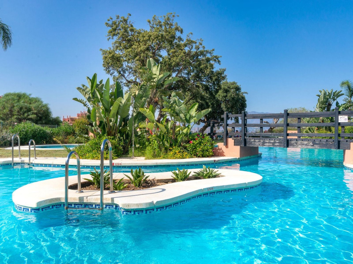 3 Bed Apartment for sale in La Mairena Costa Del Sol, Málaga, Spain