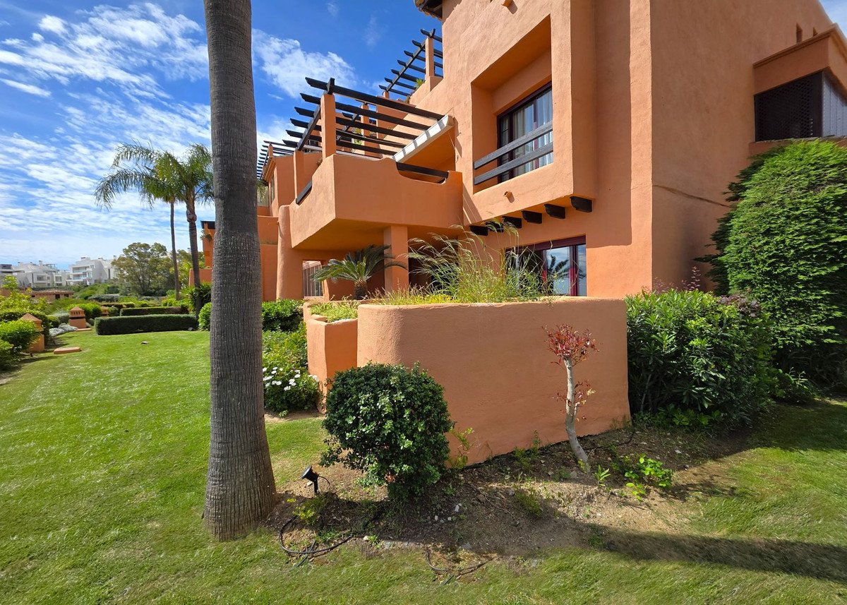 3 Bed Apartment for sale in La Mairena Costa Del Sol, Málaga, Spain