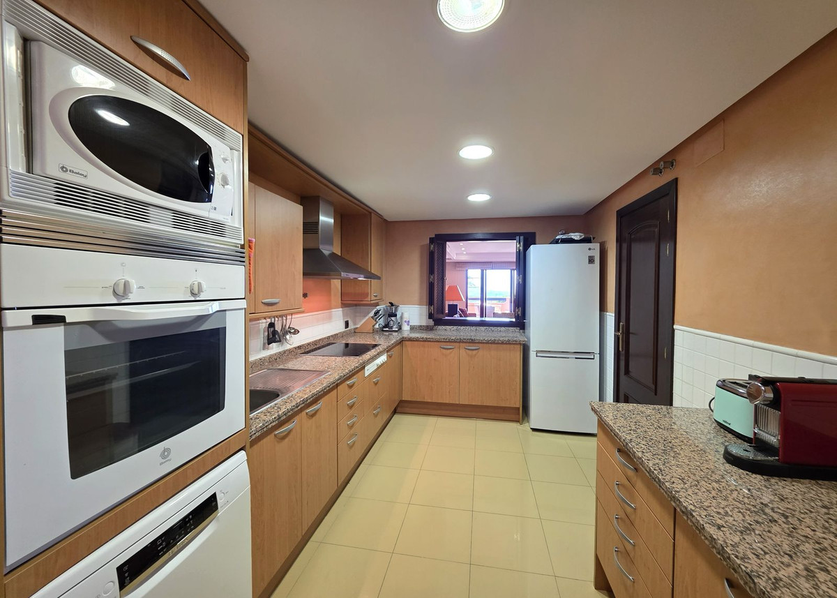 3 Bed Apartment for sale in La Mairena Costa Del Sol, Málaga, Spain
