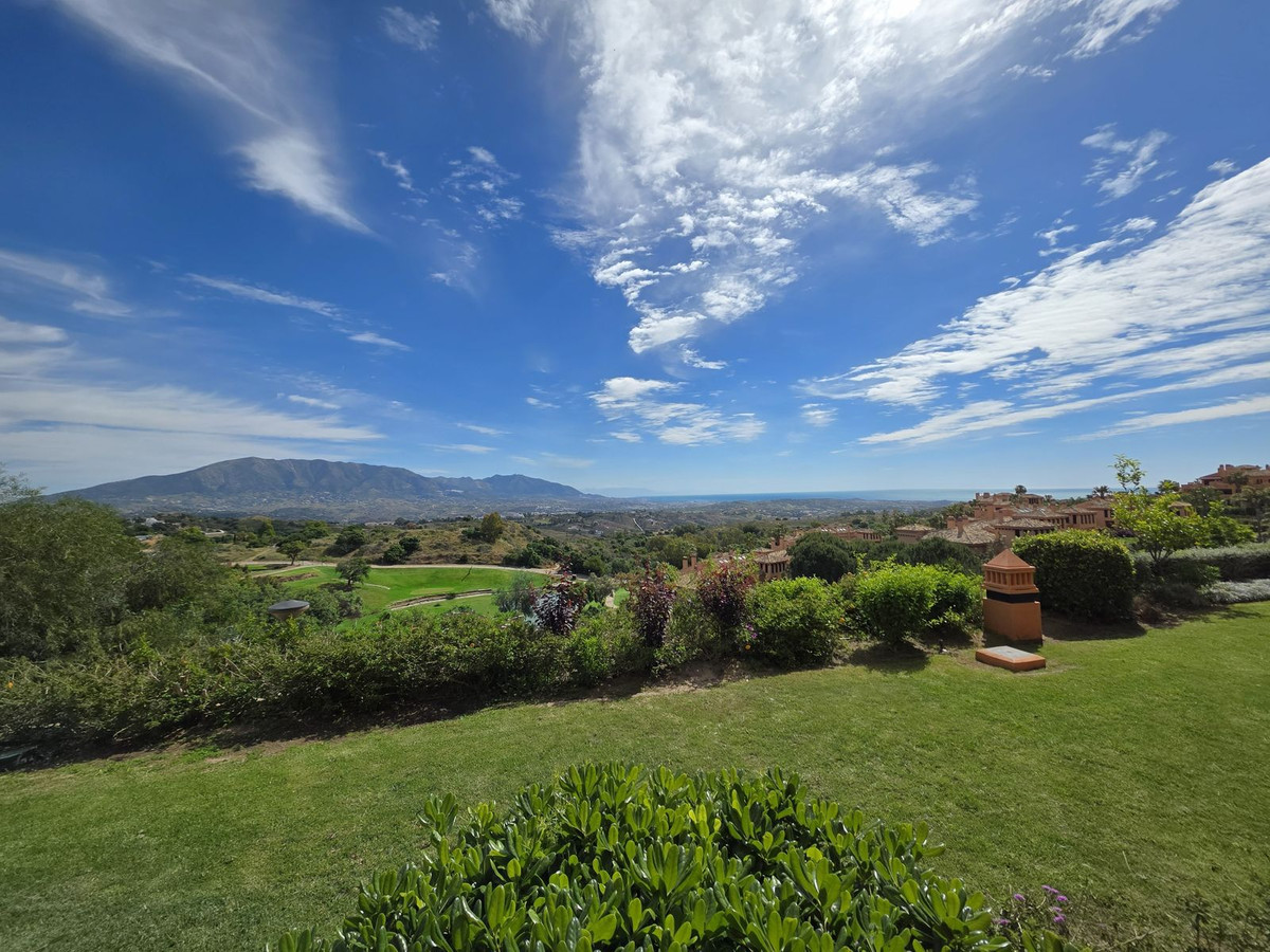 3 Bed Apartment for sale in La Mairena Costa Del Sol, Málaga, Spain