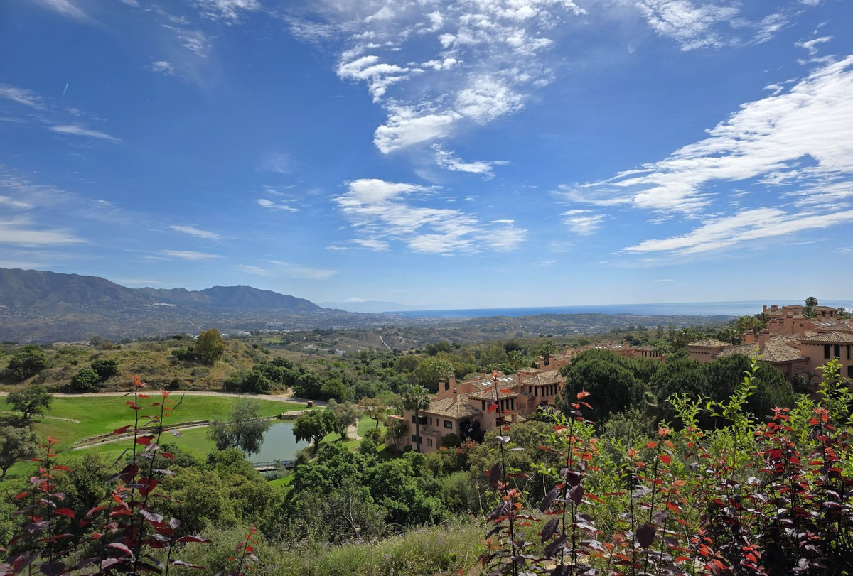 3 Bed Apartment for sale in La Mairena Costa Del Sol, Málaga, Spain
