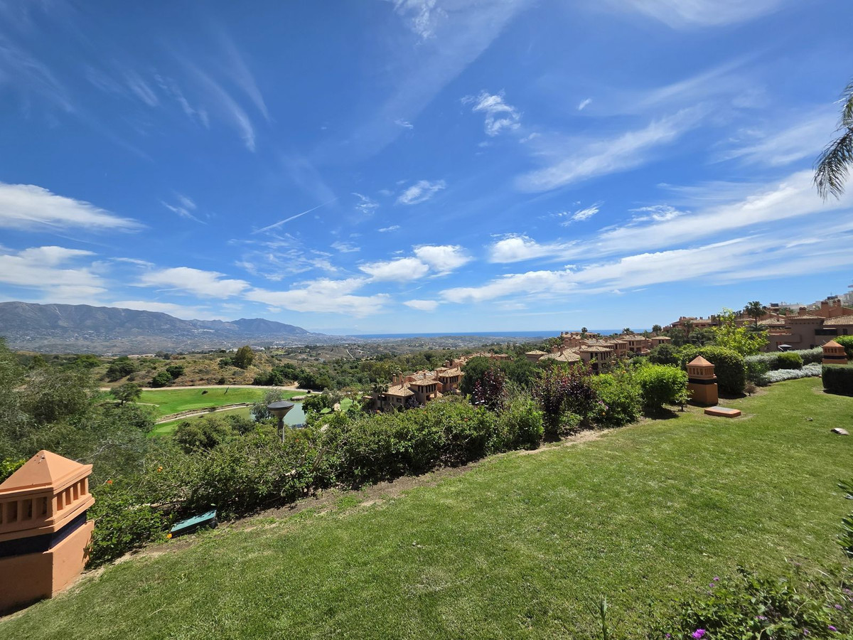 3 Bed Apartment for sale in La Mairena Costa Del Sol, Málaga, Spain