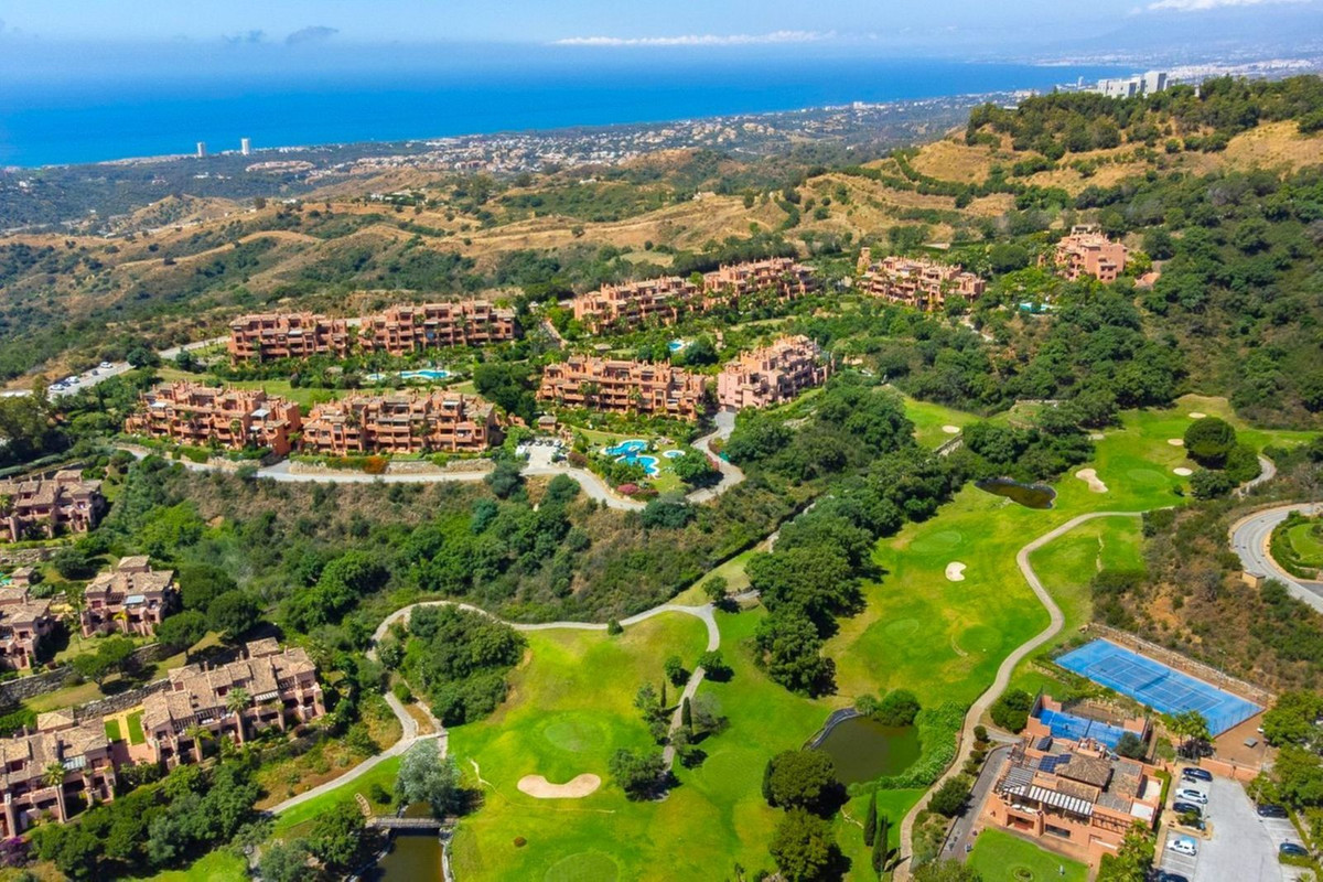 3 Bed Apartment for sale in La Mairena Costa Del Sol, Málaga, Spain