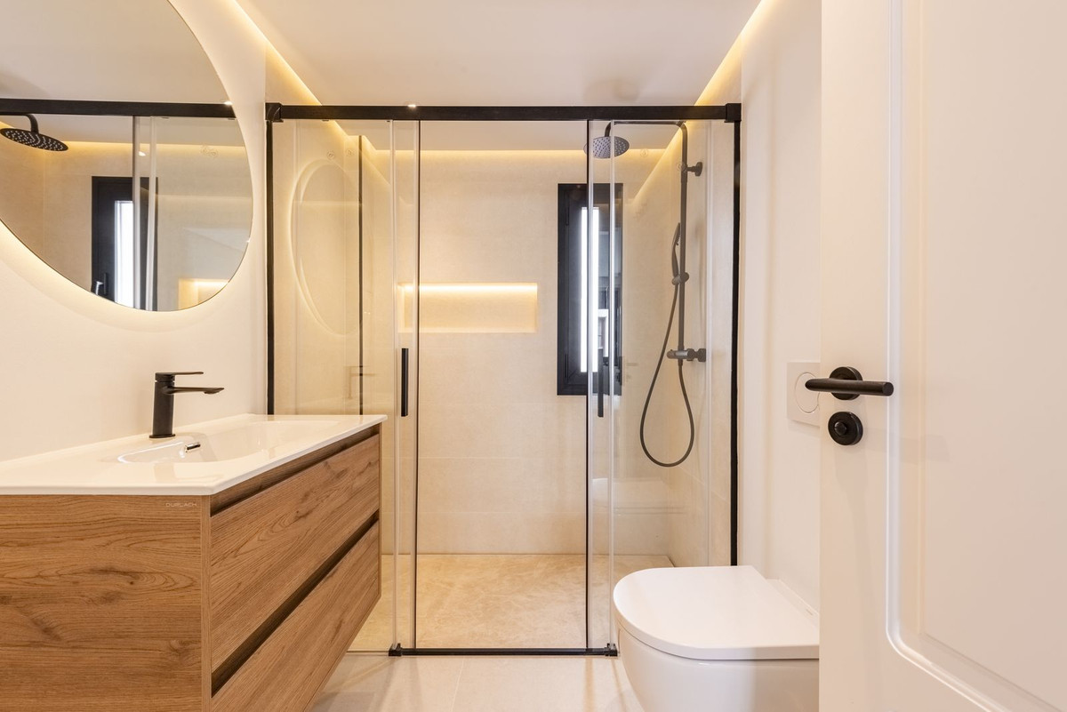 4 Bed Apartment for sale in Estepona Costa Del Sol, Málaga, Spain