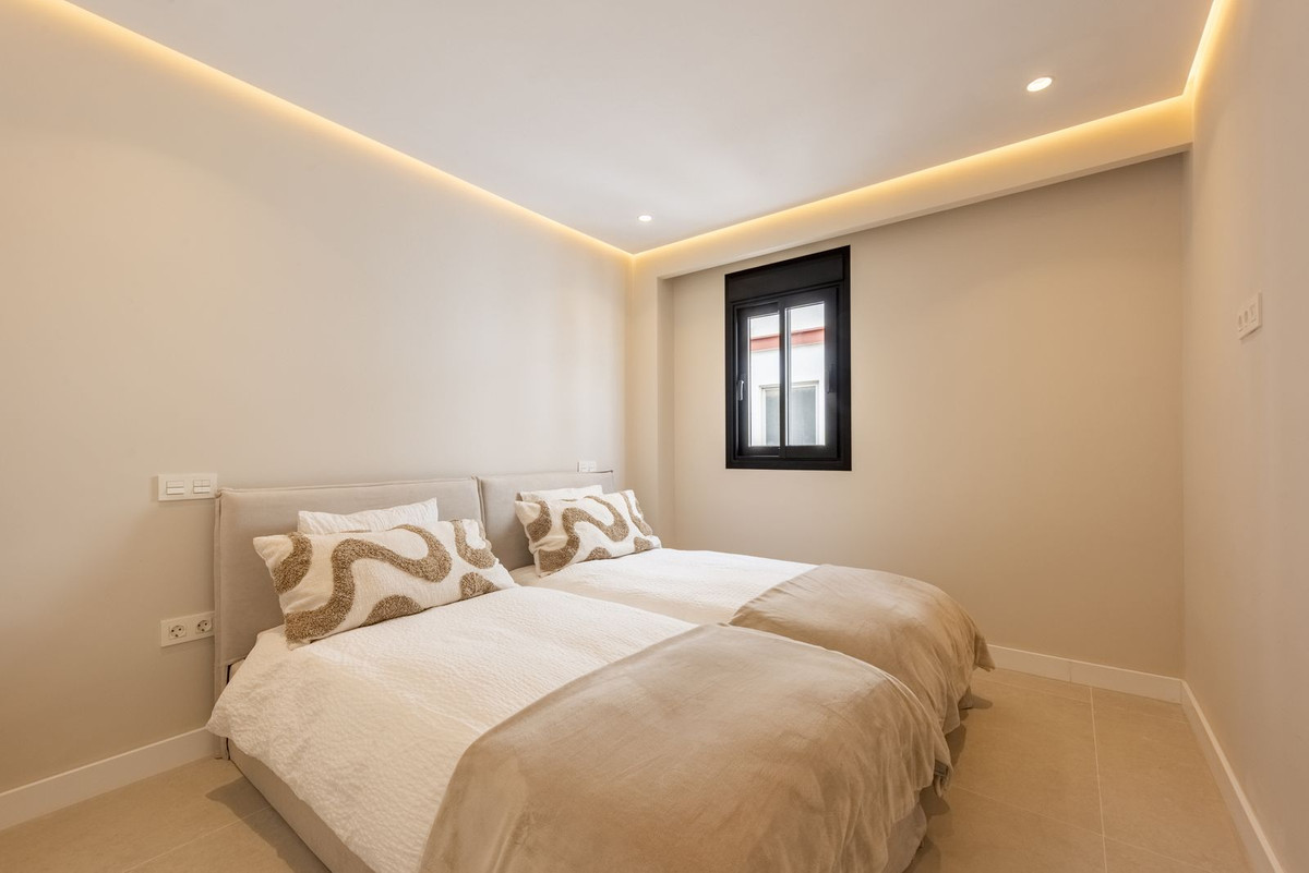 4 Bed Apartment for sale in Estepona Costa Del Sol, Málaga, Spain