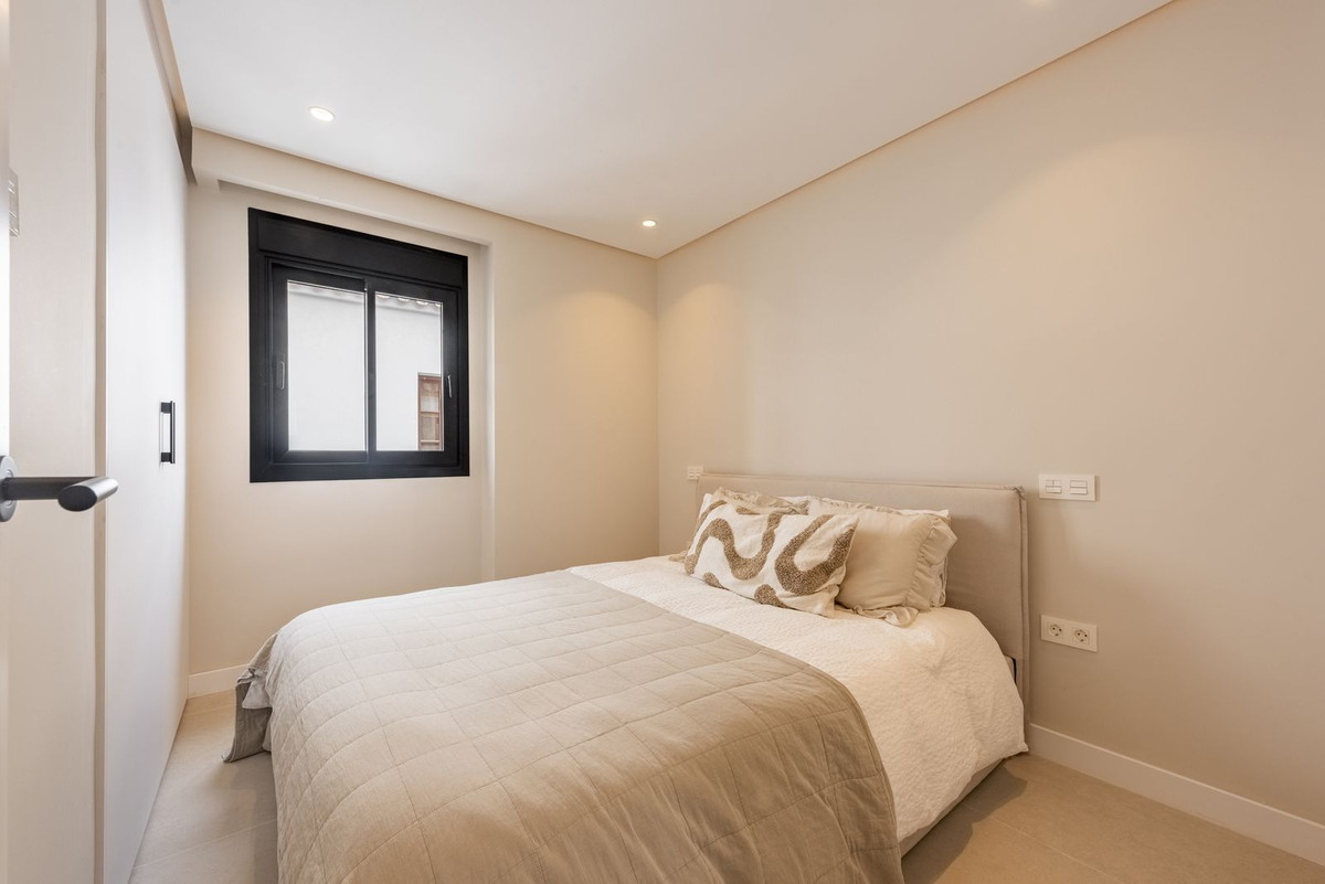 4 Bed Apartment for sale in Estepona Costa Del Sol, Málaga, Spain