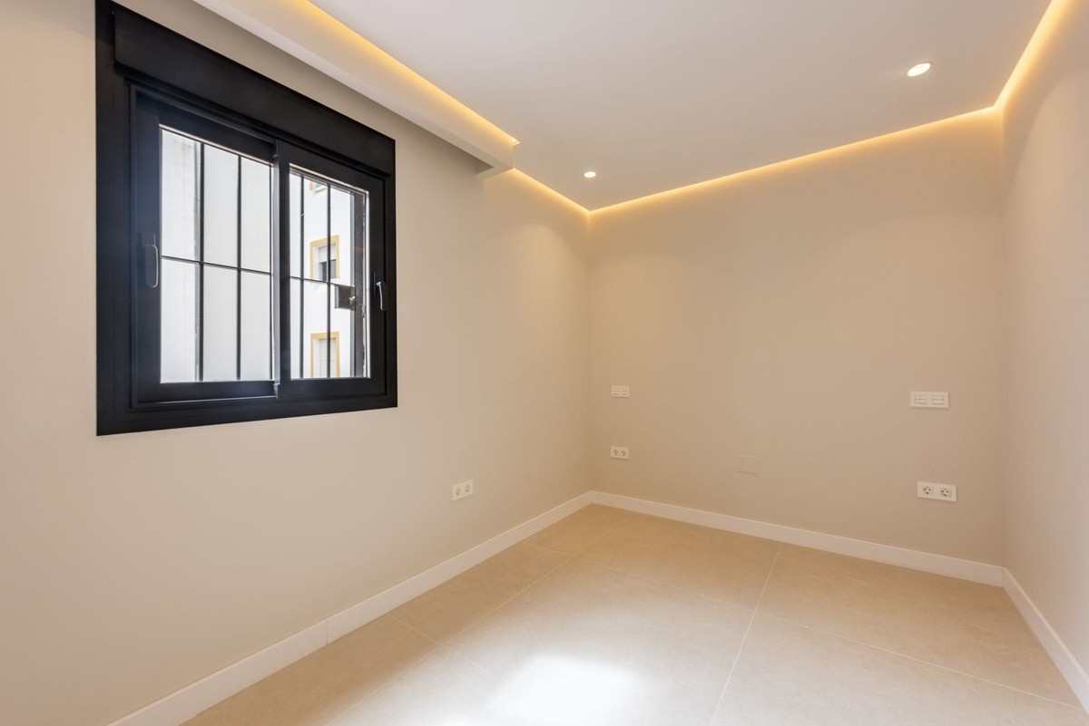 4 Bed Apartment for sale in Estepona Costa Del Sol, Málaga, Spain