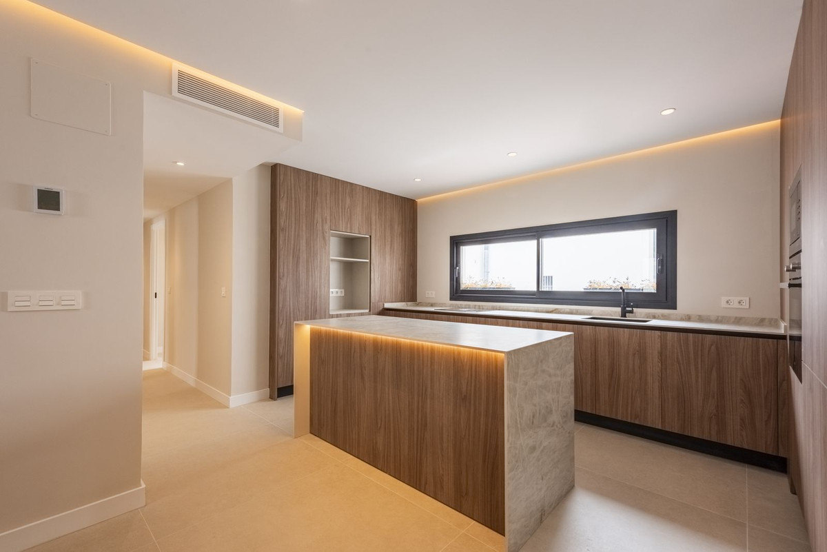 4 Bed Apartment for sale in Estepona Costa Del Sol, Málaga, Spain