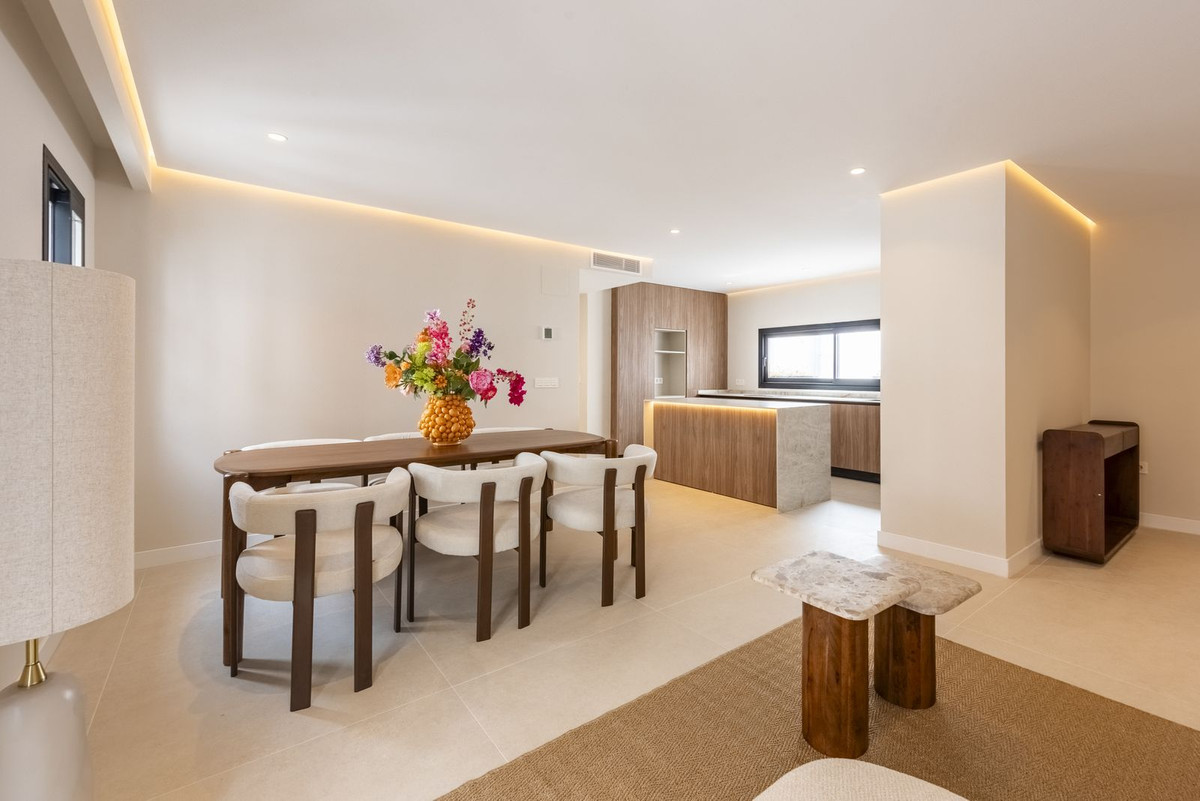 4 Bed Apartment for sale in Estepona Costa Del Sol, Málaga, Spain