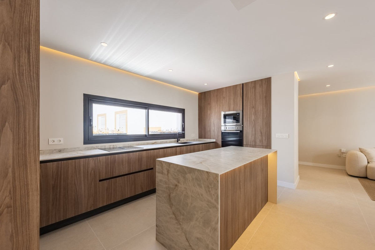 4 Bed Apartment for sale in Estepona Costa Del Sol, Málaga, Spain