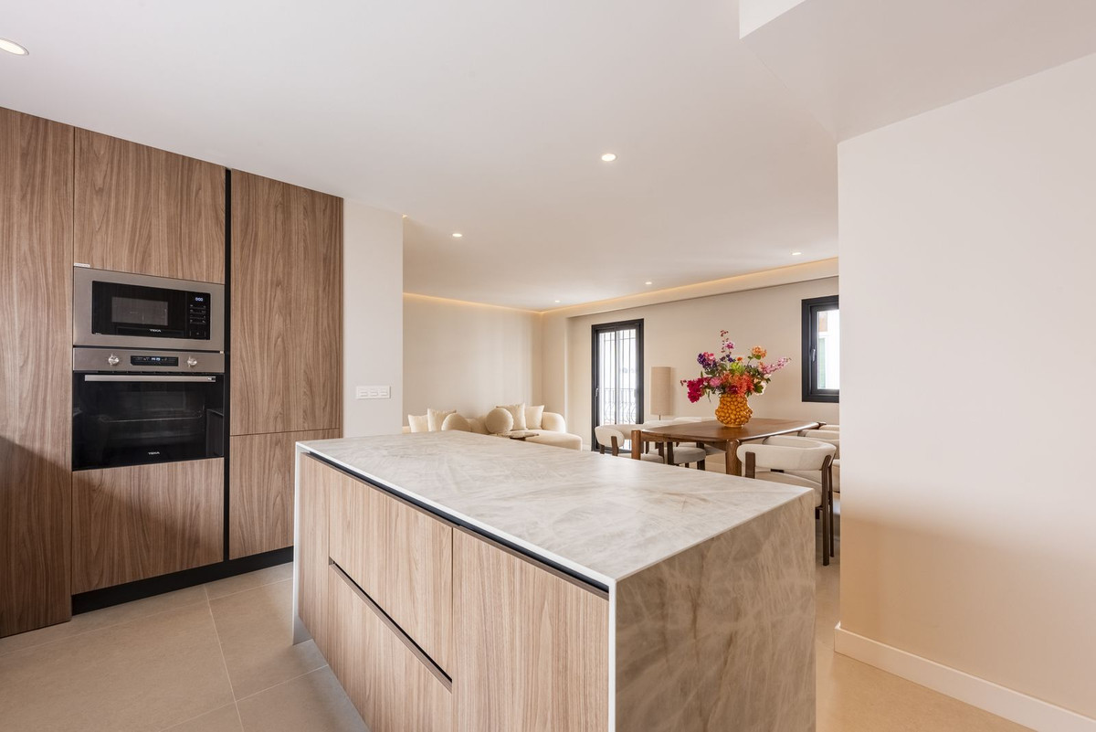 4 Bed Apartment for sale in Estepona Costa Del Sol, Málaga, Spain