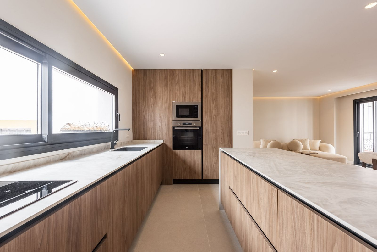 4 Bed Apartment for sale in Estepona Costa Del Sol, Málaga, Spain