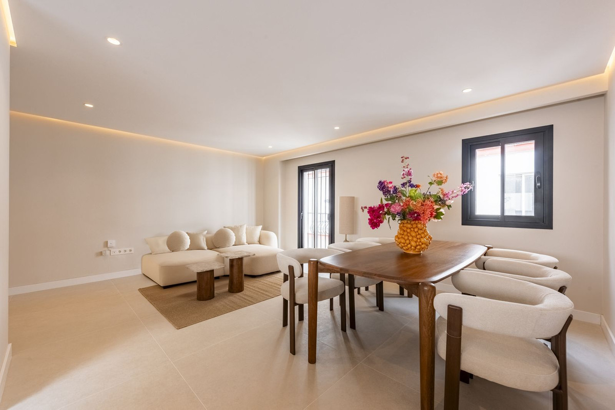 4 Bed Apartment for sale in Estepona Costa Del Sol, Málaga, Spain